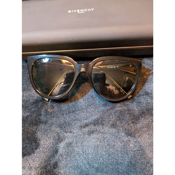 Gavenchy prescription sunglasses near sighted. - Picture 7 of 13